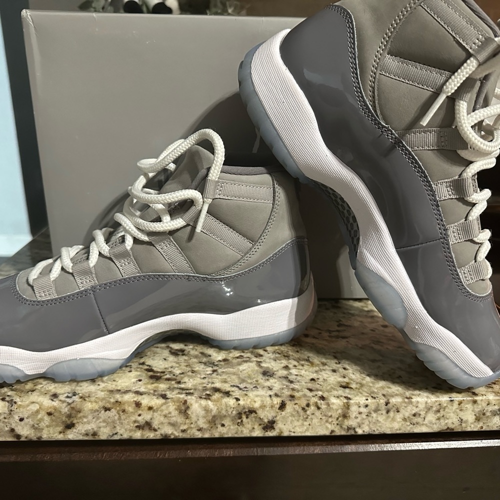 Jordan 11 cool grays size 8